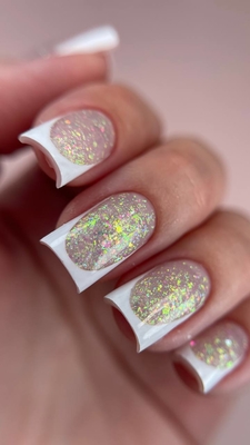 Услуги для волос, бровей и ногтей по новому адресу от салона красоты «Май Ирис» (MY IRIS) со скидками до 40%