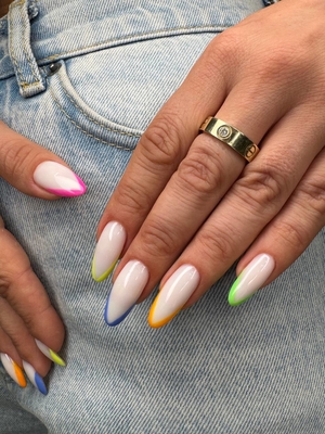 Услуги для волос, бровей и ногтей по новому адресу от салона красоты «Май Ирис» (MY IRIS) со скидками до 40%