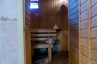 Тепло русской бани и уют деревянных домиков — Ваш идеальный отдых на базе «Берёзовая роща» со скидкой до 50%