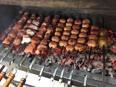 Сочный, ароматный шашлык и другие блюда с мангала от службы доставки «Lamajo71» со скидкой до 50%!