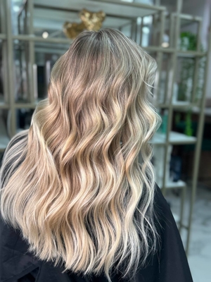 Услуги для волос, бровей и ногтей по новому адресу от салона красоты «Май Ирис» (MY IRIS) со скидками до 40%