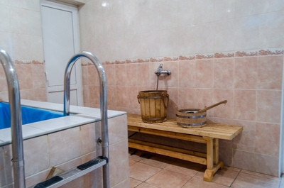 Тепло русской бани и уют деревянных домиков — Ваш идеальный отдых на базе «Берёзовая роща» со скидкой до 50%