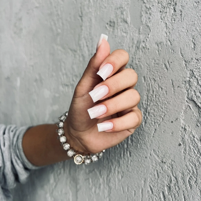 Весеннее обновление: маникюр и педикюр со скидкой до 41%