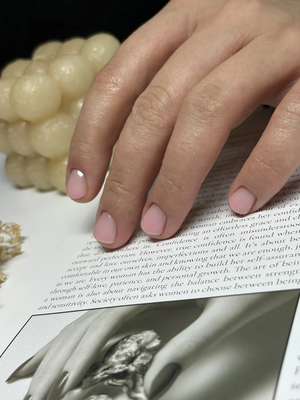 Весеннее обновление: маникюр и педикюр со скидкой до 41%