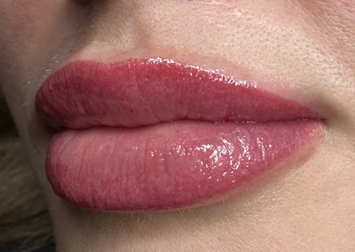 Вечная красота по невероятно низкой цене! Перманентный макияж от топового мастера INESSA со скидкой до 43%!