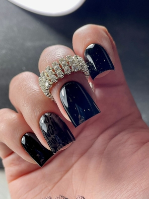 Маникюр, педикюр и обучение в студии «Royal Nails» со скидкой до 50% Маникюр, педикюр и обучение в студии «Royal Nails» со скидкой до 50%