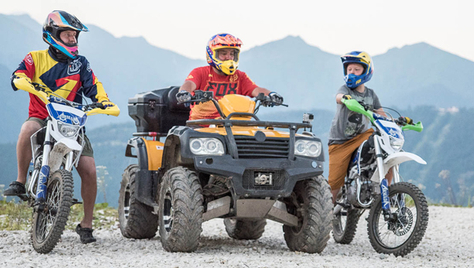 Синий трактор для детей! А также весёлые прогулки на питбайках, квадроциклах и скутерах от «Квадро Мото» со скидками 50%!